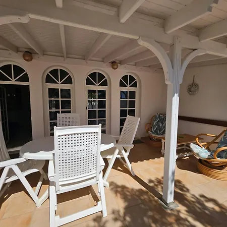 Leon Caleta De Fuste