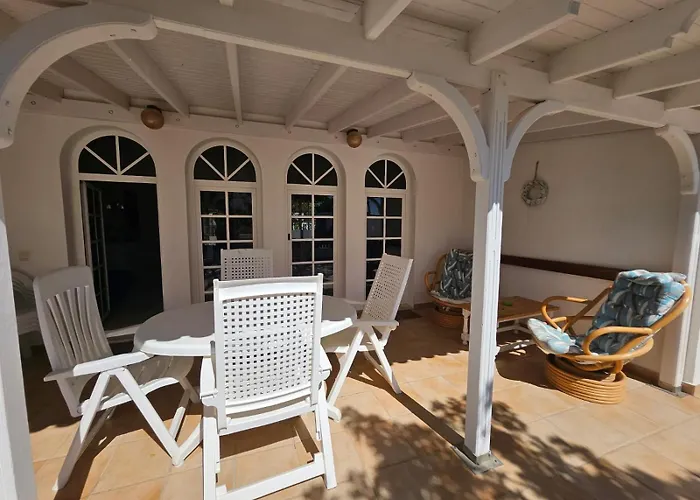 Leon Caleta De Fuste