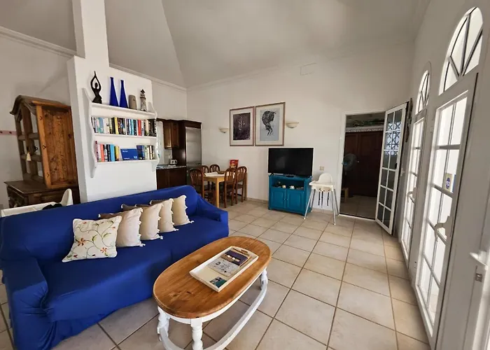 Leon Caleta De Fuste